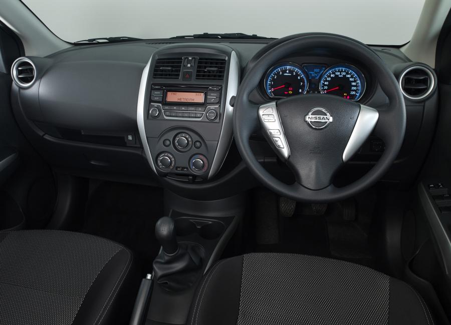 Торпедо Nissan Almera (N17) 2014 года  (ZA) (фото 5 из 25)